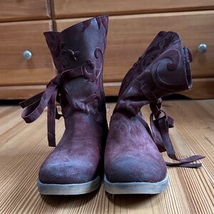 Rich, Embossed Boots